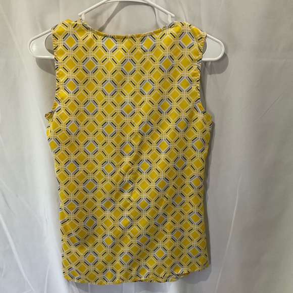 Banana Republic Women’s Sleeveless Blouse Ruffle Front Yellow/Gray Geometric XS - Picture 5 of 9